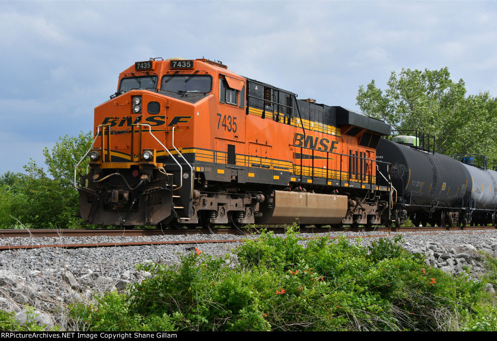 BNSF 7435 Dpu duty.